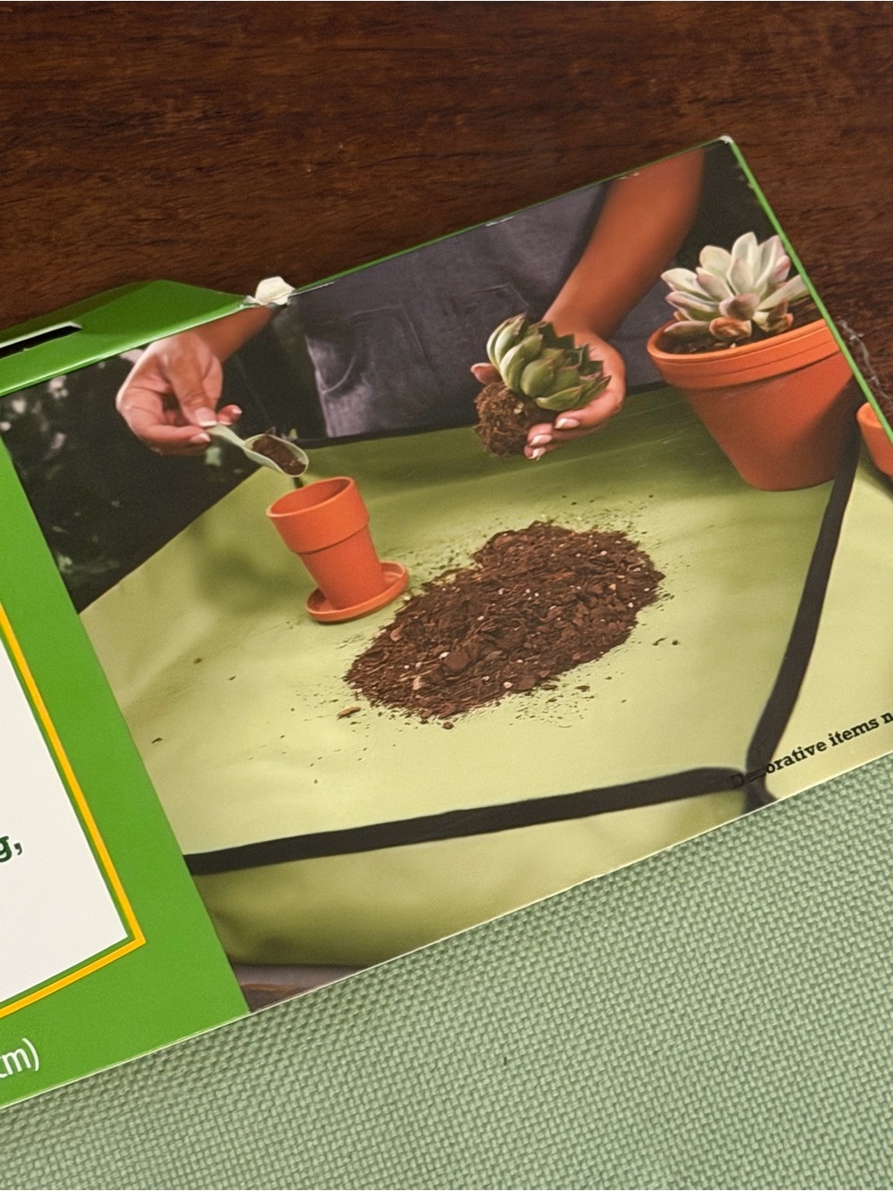 Indoor Gardening Mat in Light Green - Picture 2 of 3
